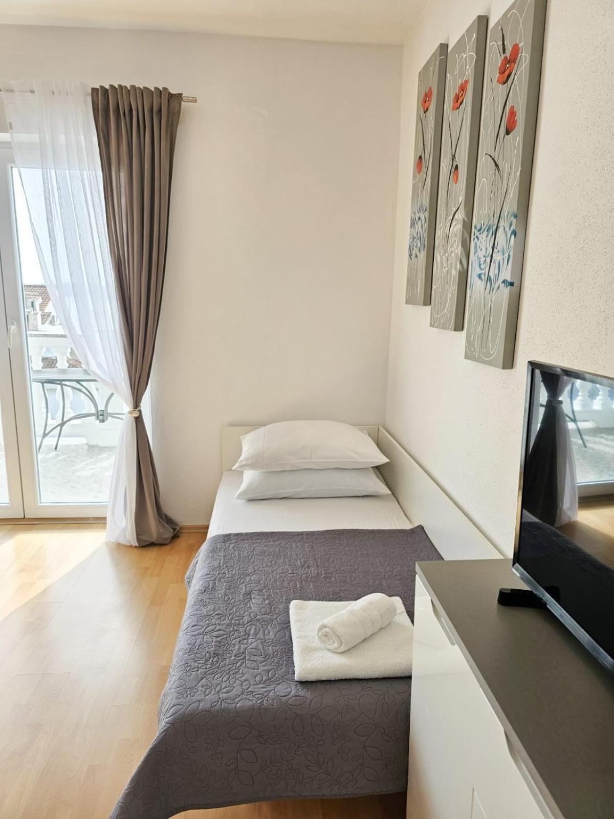 Apartments Karalic Ll Crikvenica Bagian luar foto
